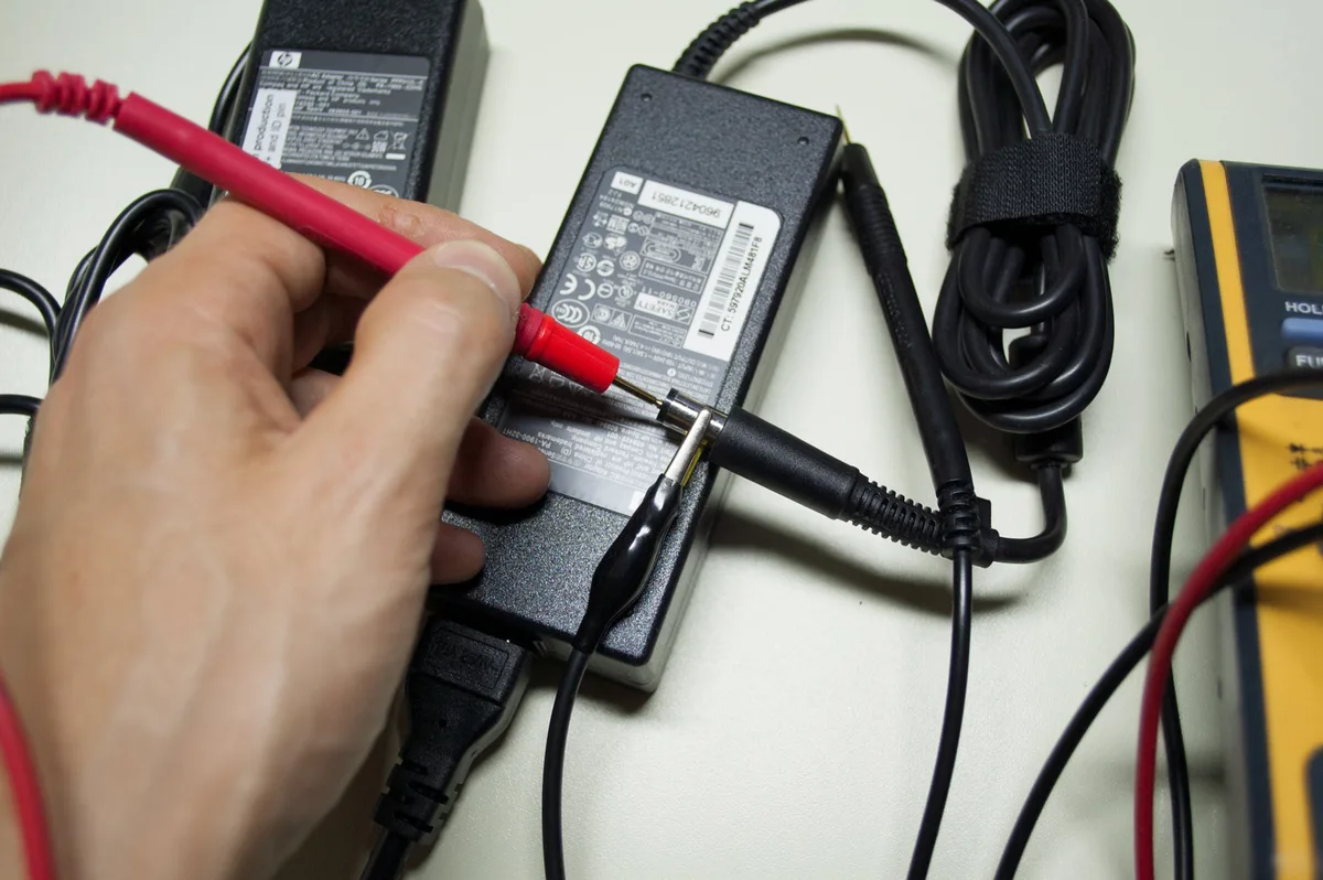 laptop charger output multimeter test