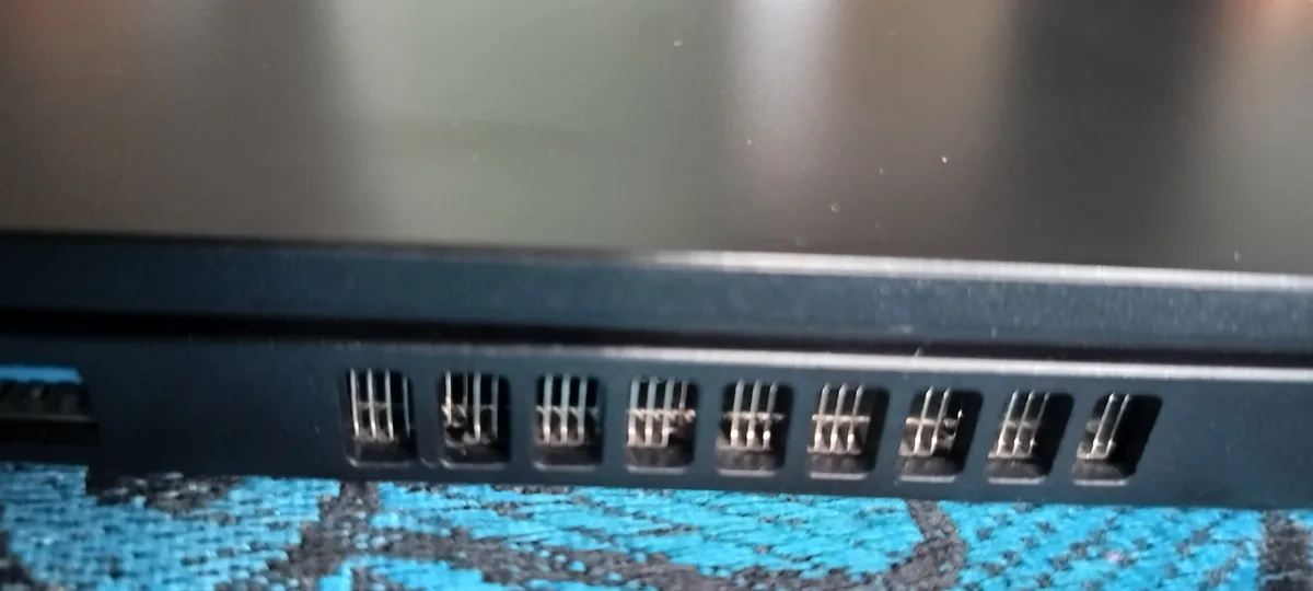 Nitro 5 cooling pad vent misalignment