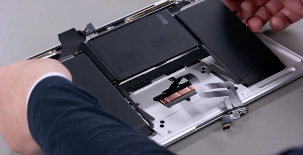 How to Fix Service Recommended Battery Message on MacBook 4 third-party MacBook battery authentication chip